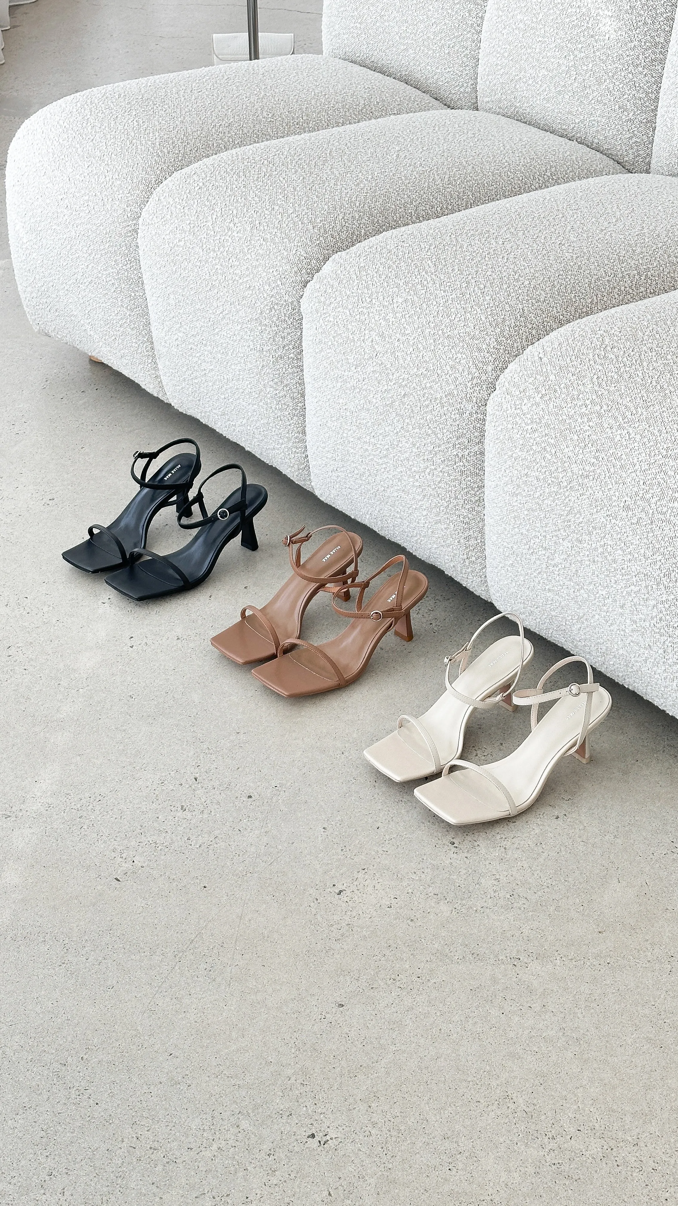 Scarlet Heel - Black Leather