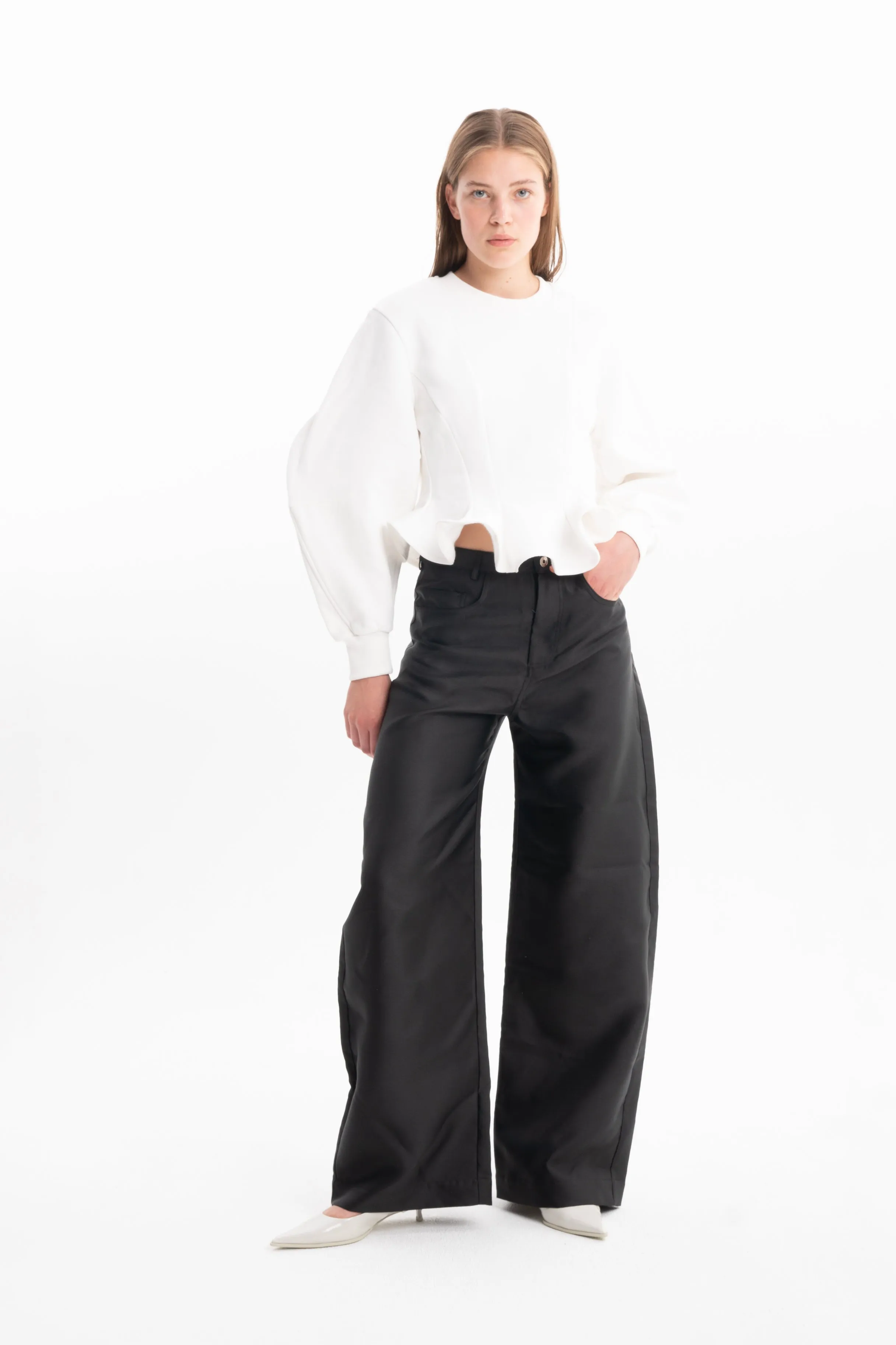 WHITE FRILL HEM SWEATSHIRT