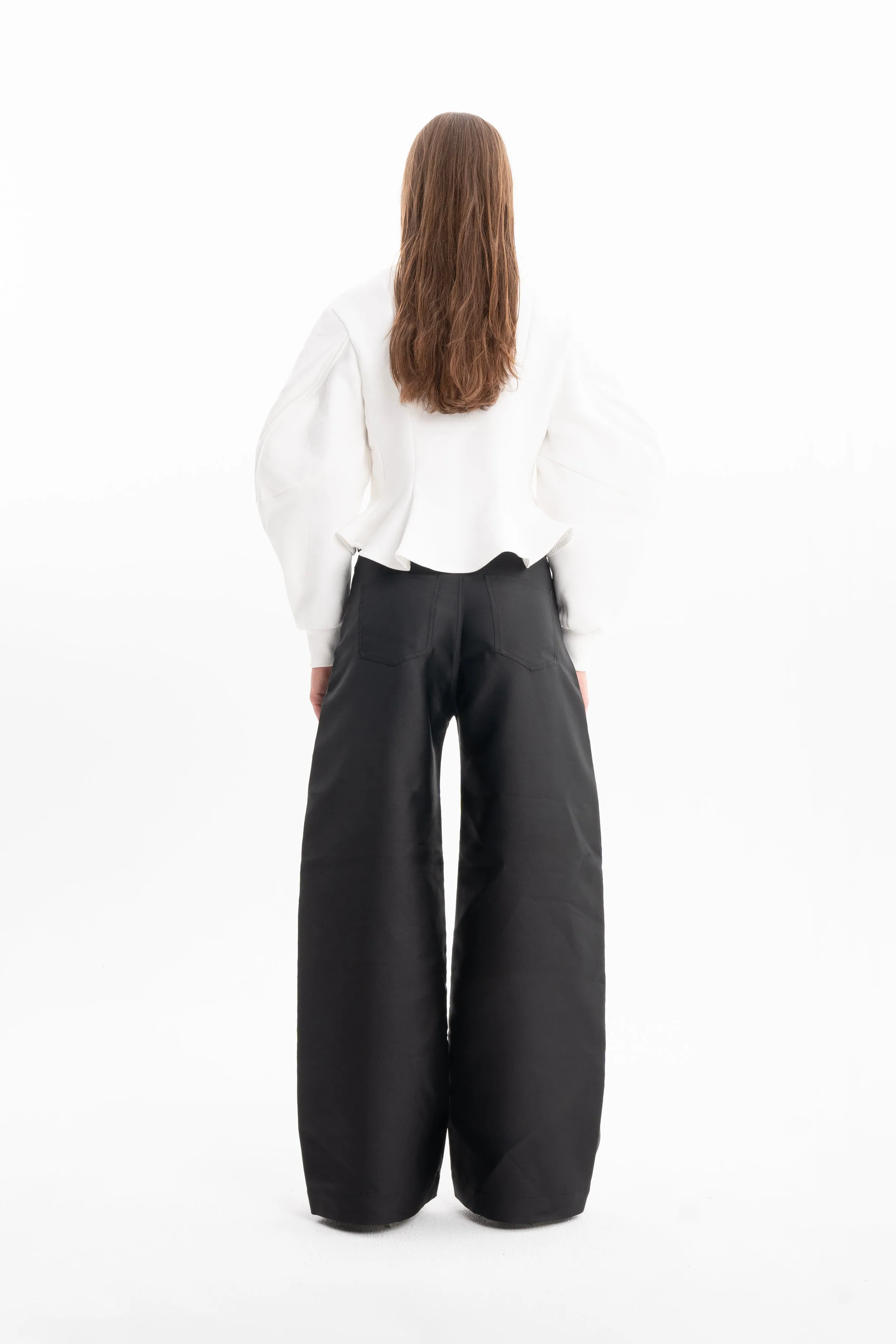 WHITE FRILL HEM SWEATSHIRT
